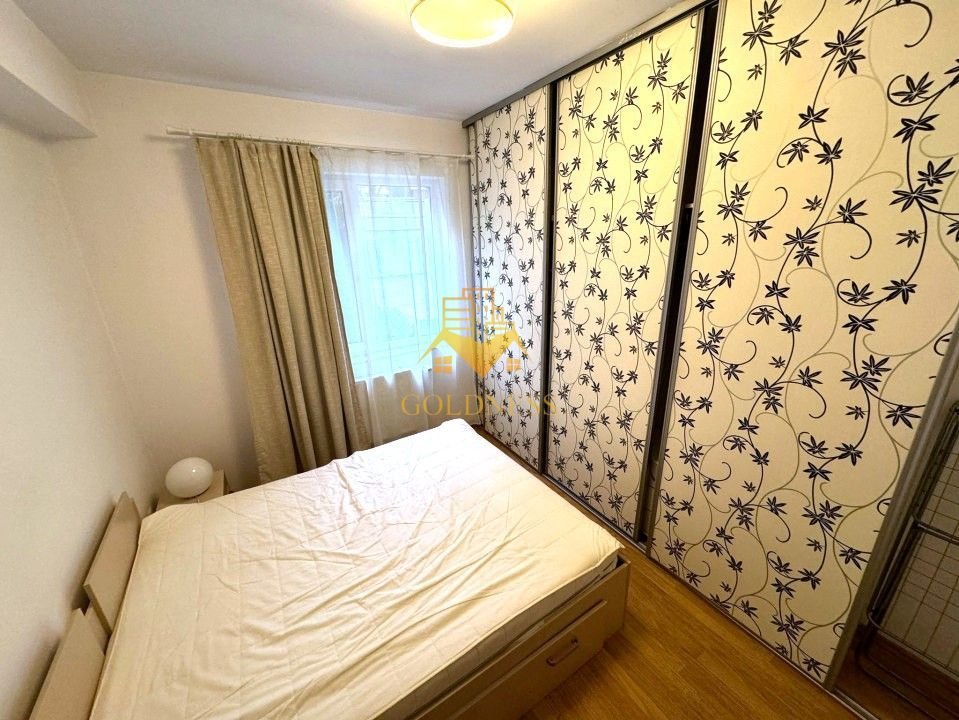 2 camere, Andrei Muresanu, Grand Hotel Italia, Trifoiului, Parcare
