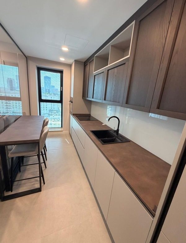 NUSCO CITY | Mobila Rovere | Bucatarie inchisa | Parcare inclusa | LUX