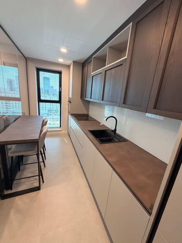 f99ecd62497f4374b2ba32b3c0647d72 NUSCO CITY | Mobila Rovere | Bucatarie inchisa | Parcare inclusa | LUX