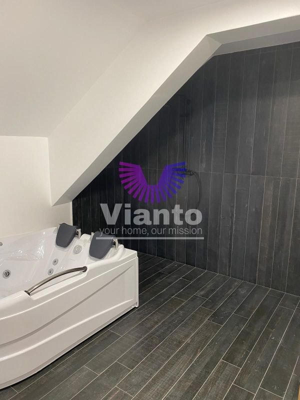 f9e16c05805848f78165128ea725d0d7