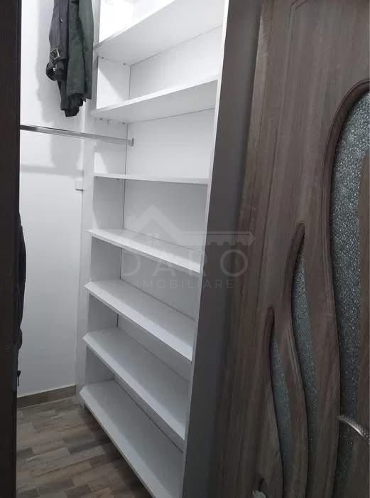 Închiriez apartament 2 camere + loc de parcare