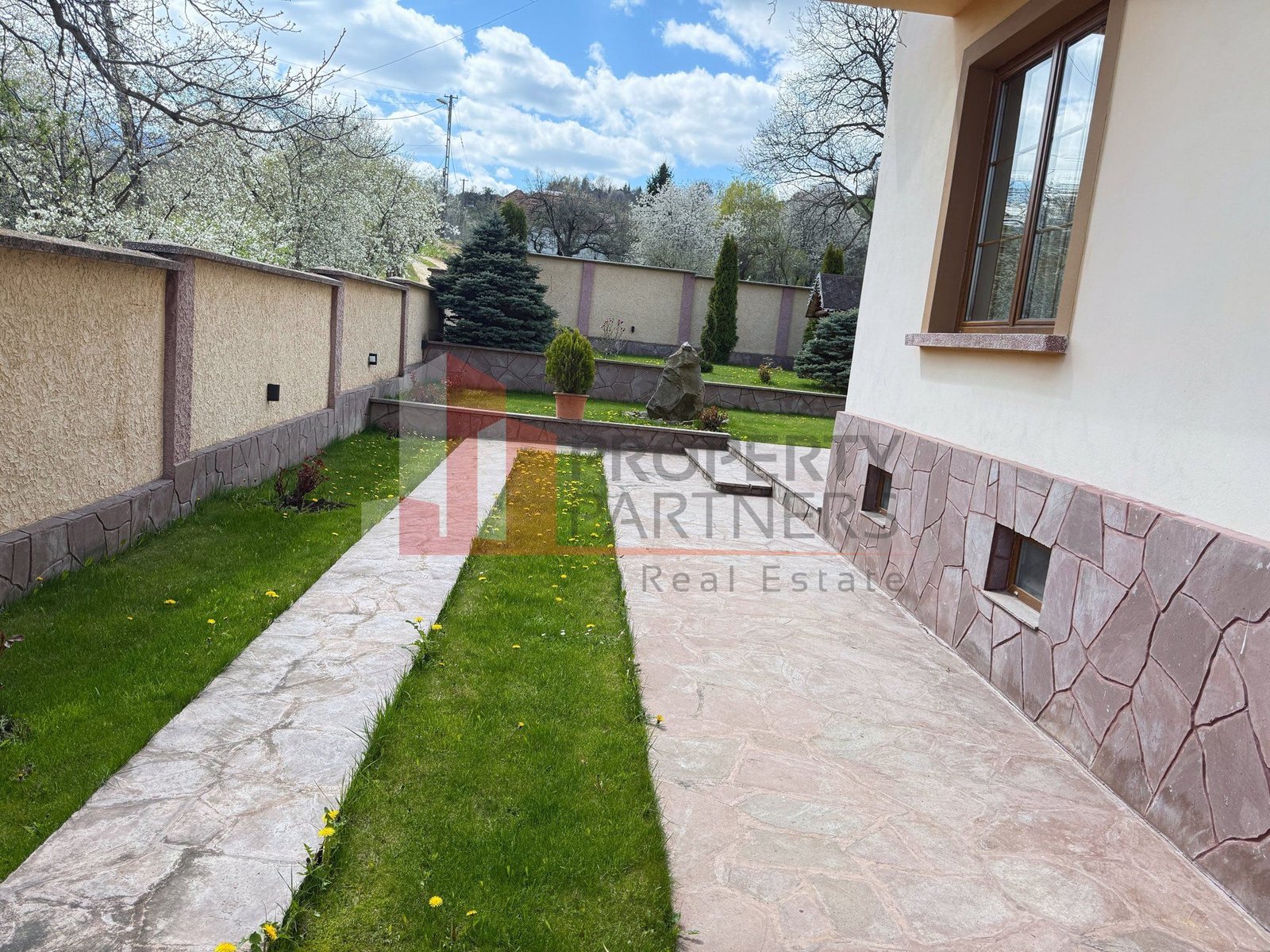 015e8acb04644b158881c95958a2c617 Casă 5 dormitoare + casă de oaspeți, priveliște Piatra Craiului, Sohodol-Bran