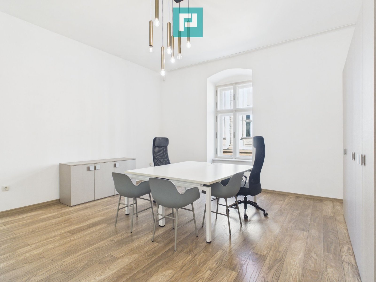 016e6f63d68e40429cb4b7f231589d8d Spațiu de birouri central | 45 mp | 2 camere