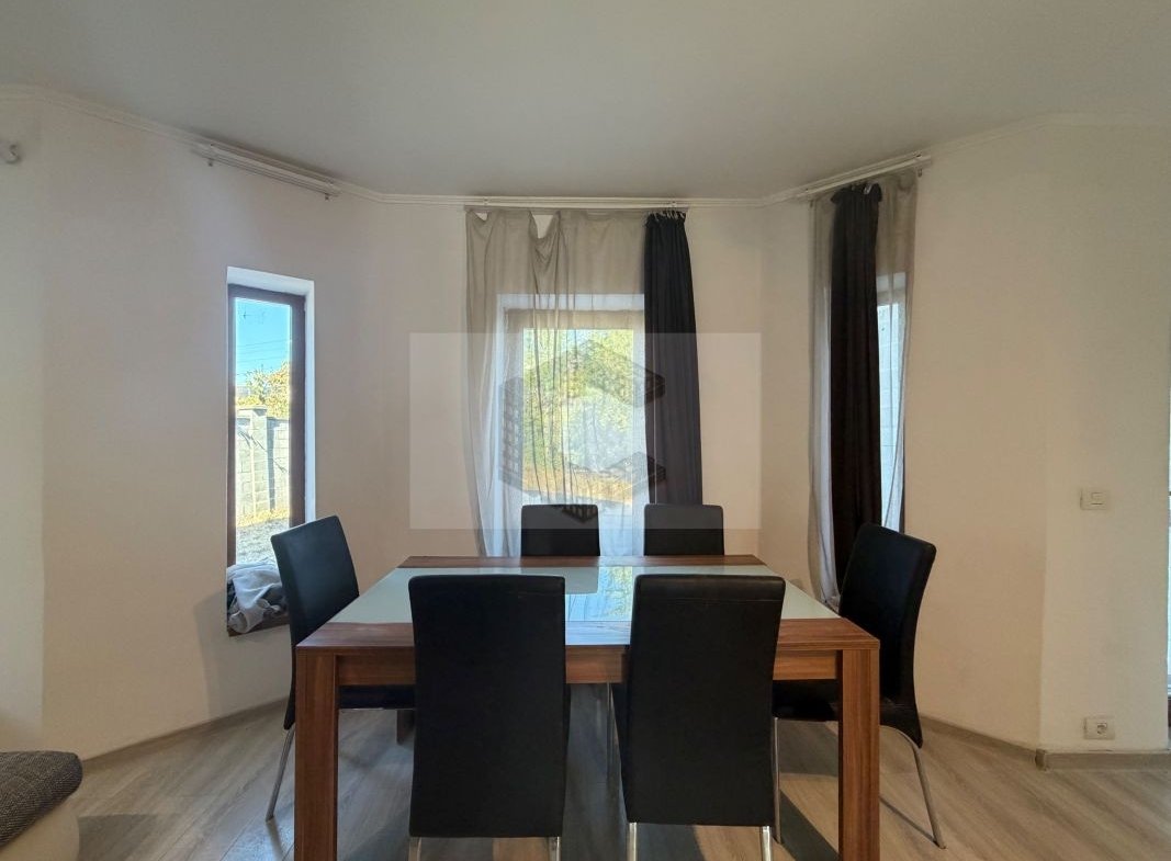 Duplex de vanzare,4 camere si 3 bai, acces auto, Dumbravita