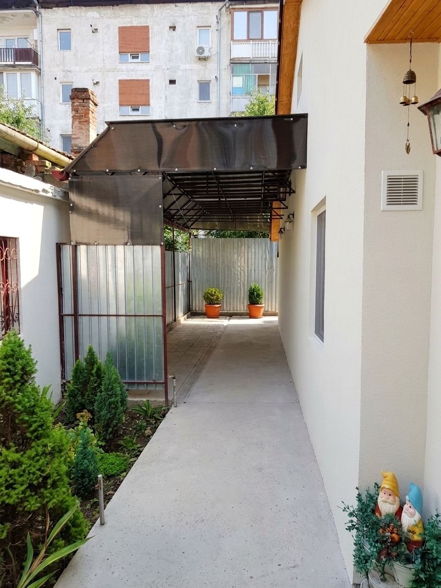 01c7a76b69664632b346fe6ba29e3bb4 Casă cu 4 camere și curte intimă, Calea Martirilor – Timișoara
