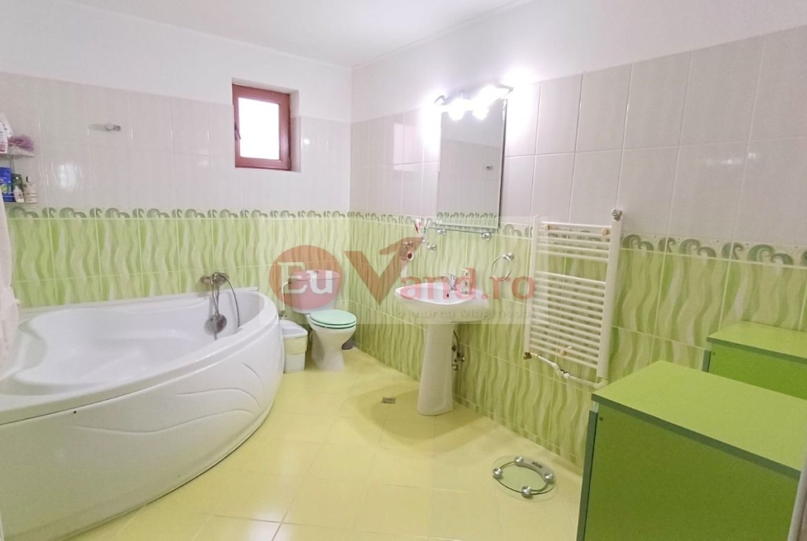 Vila P+1+M, 6 camere, Micro 16, 303 mp utili, teren 406 mp – 272.000 Euro