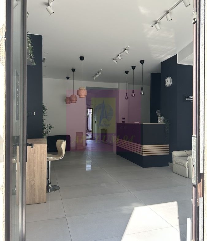 Spațiu comercial de închiriat – 176 mp | Vitrină și acces stradal