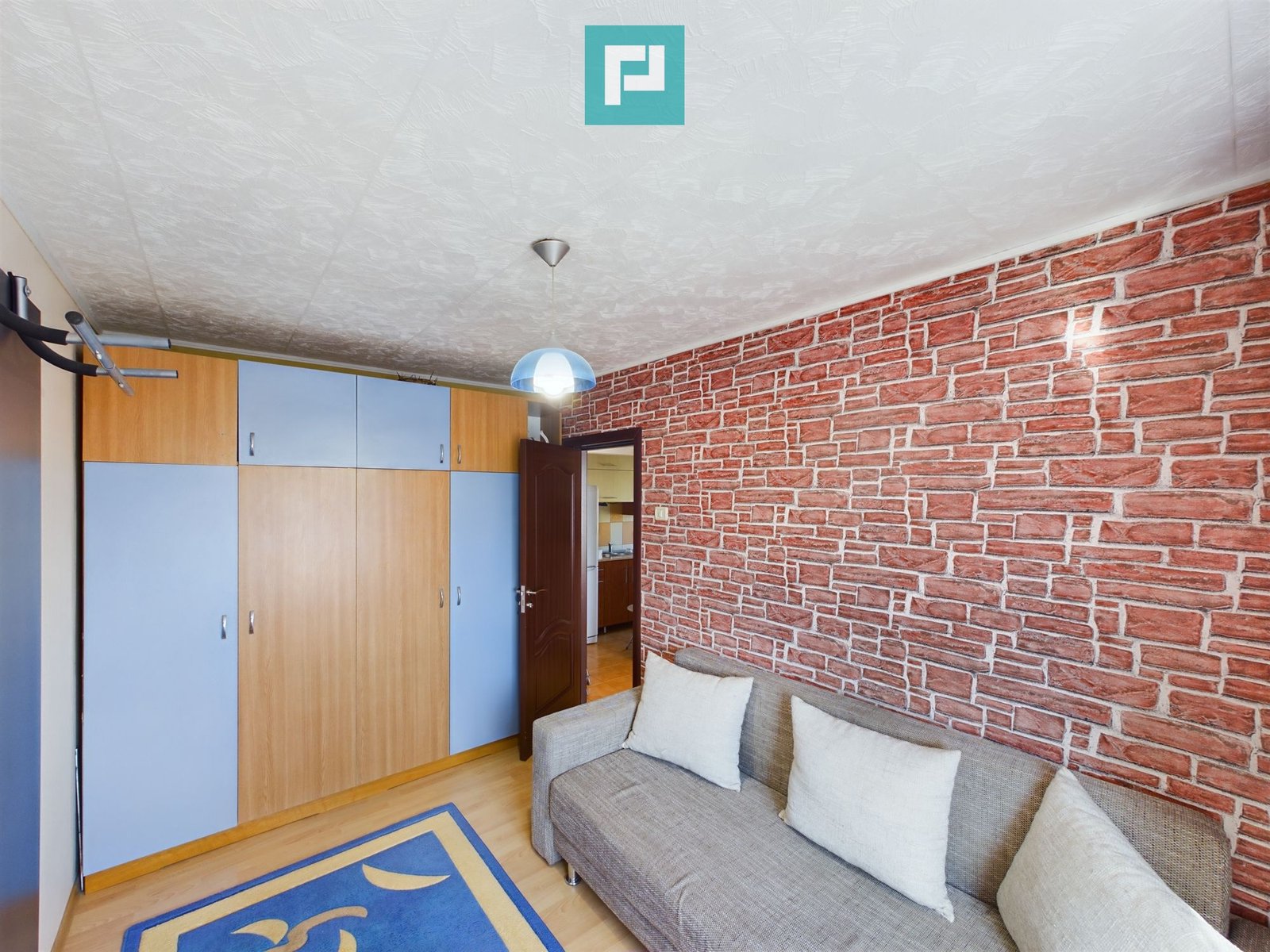 0330bc7c9b7b4a10b68b5542ef497282 Apartament cu 3 camere de închiriat – Lebăda