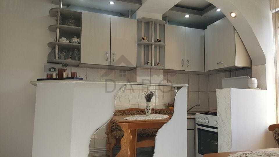 Vand apartament cu 2 camere, etaj 1 pe Bulevardul Pandurilor