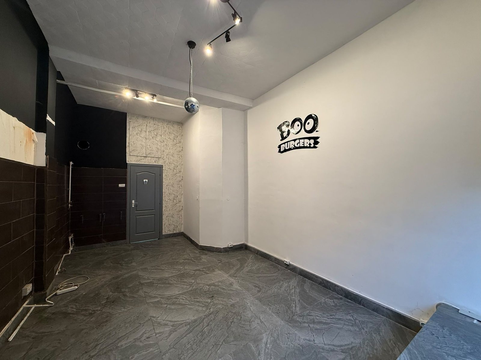 0451fc5c0dc44eabbfc1515fd5a28b92 Spațiu comercial cu vitrină și acces stradal /Universitate – Colței
