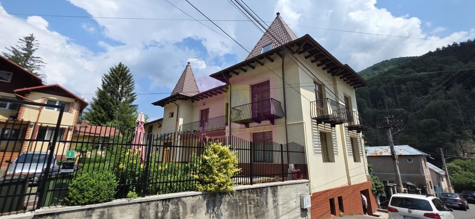 0506bd61db0140a29000265b85895111 Vila de vanzare in Sinaia
