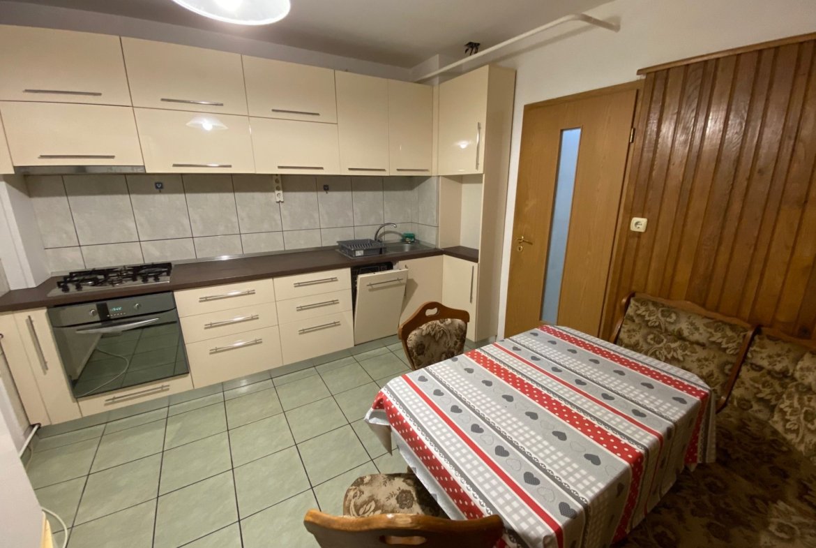 Apartament cu 2 camere zona City Mall