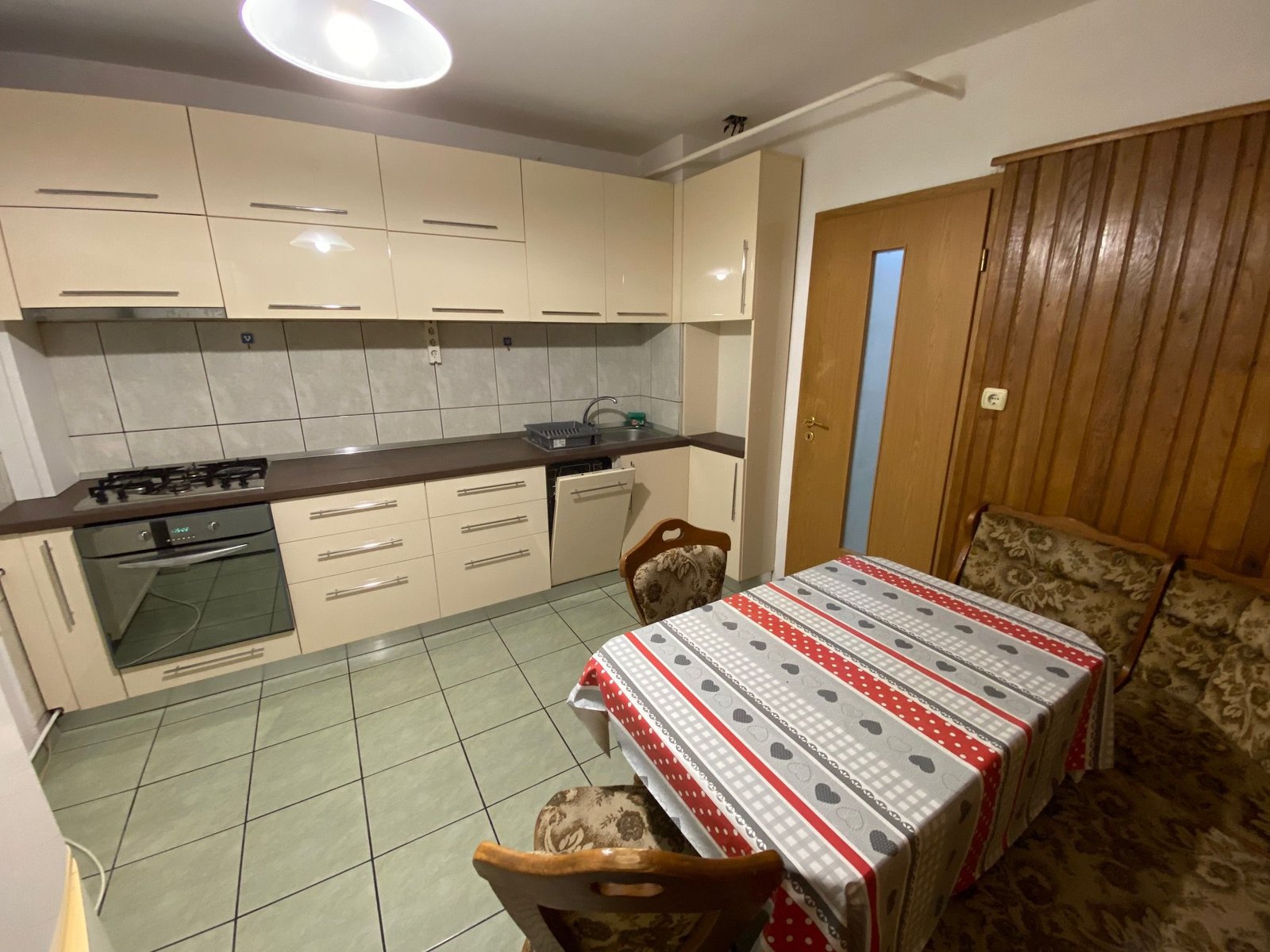 Apartament cu 2 camere zona City Mall