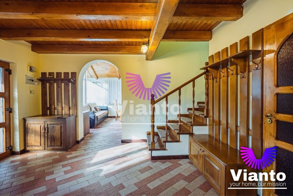 Casă de vânzare cu piscina in Tocile – Sadu | Zonă superbă