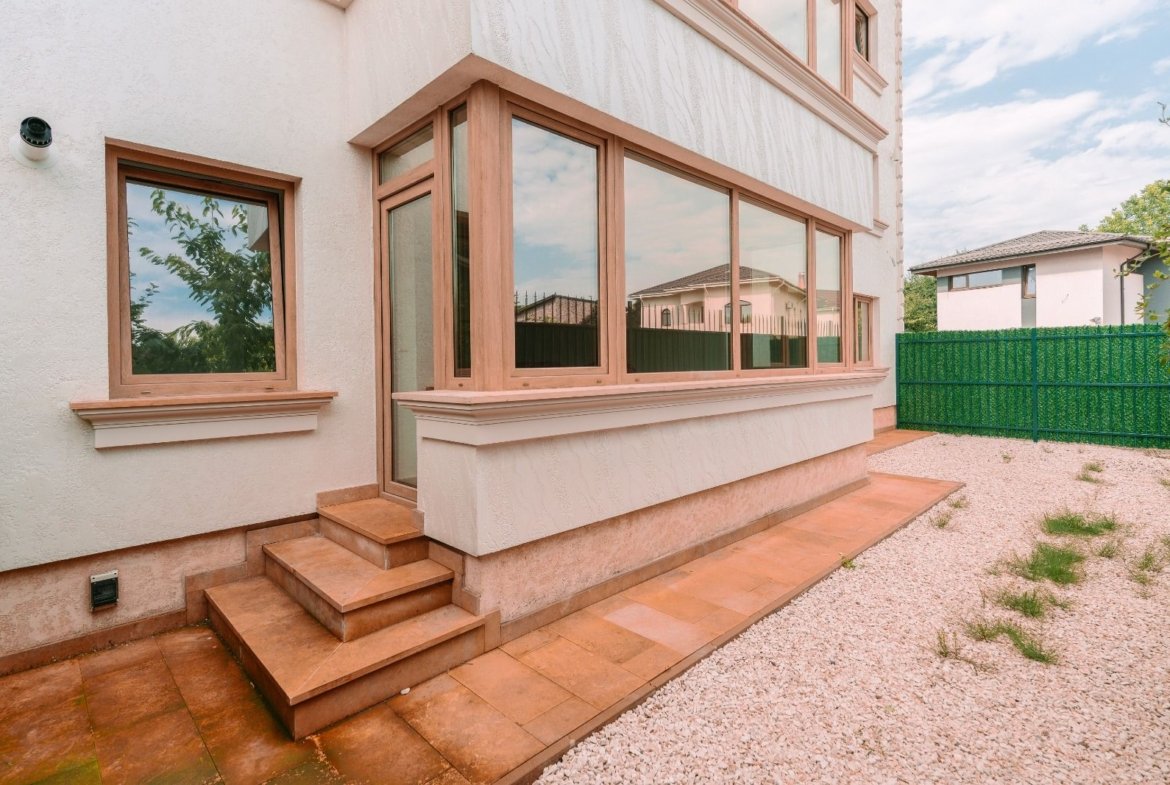 Titan- Bloc boutigue- apartament 3 camere cu curte