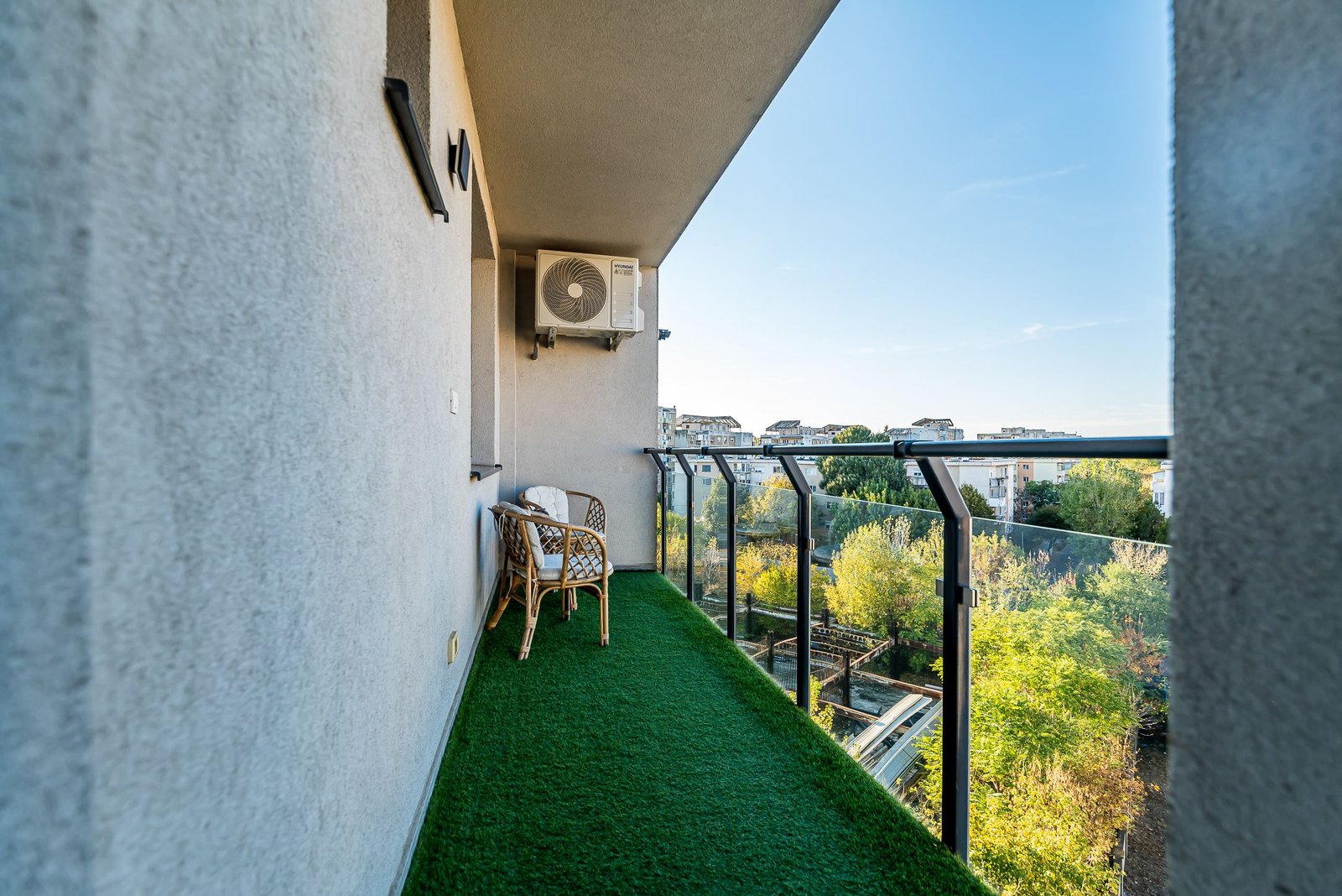 La câtiva pași de mal | 2 camere, 52 mp utili, bloc nou cu lift