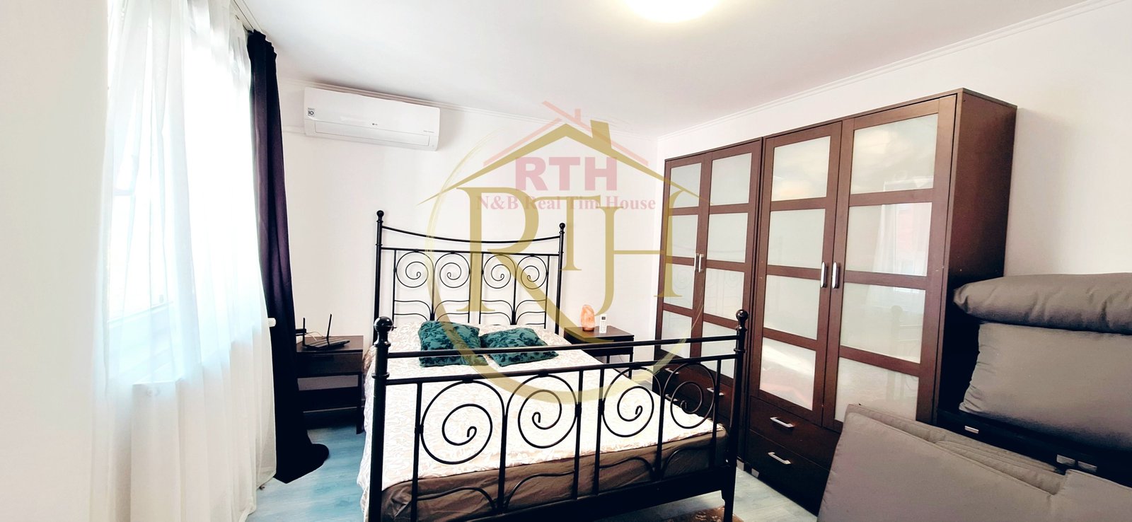 Oferim spre vanzare, proprietate deosebita, 7 camere, zona Modern