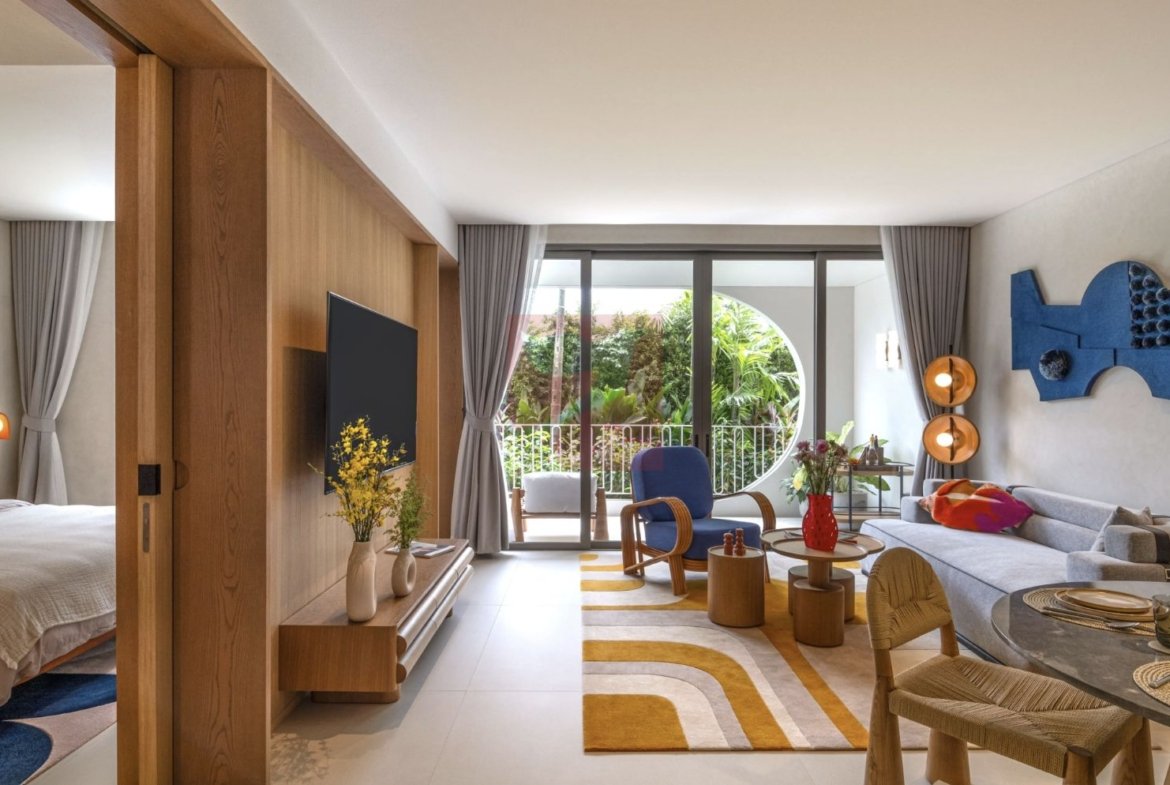 Freehold, The Standard Residences