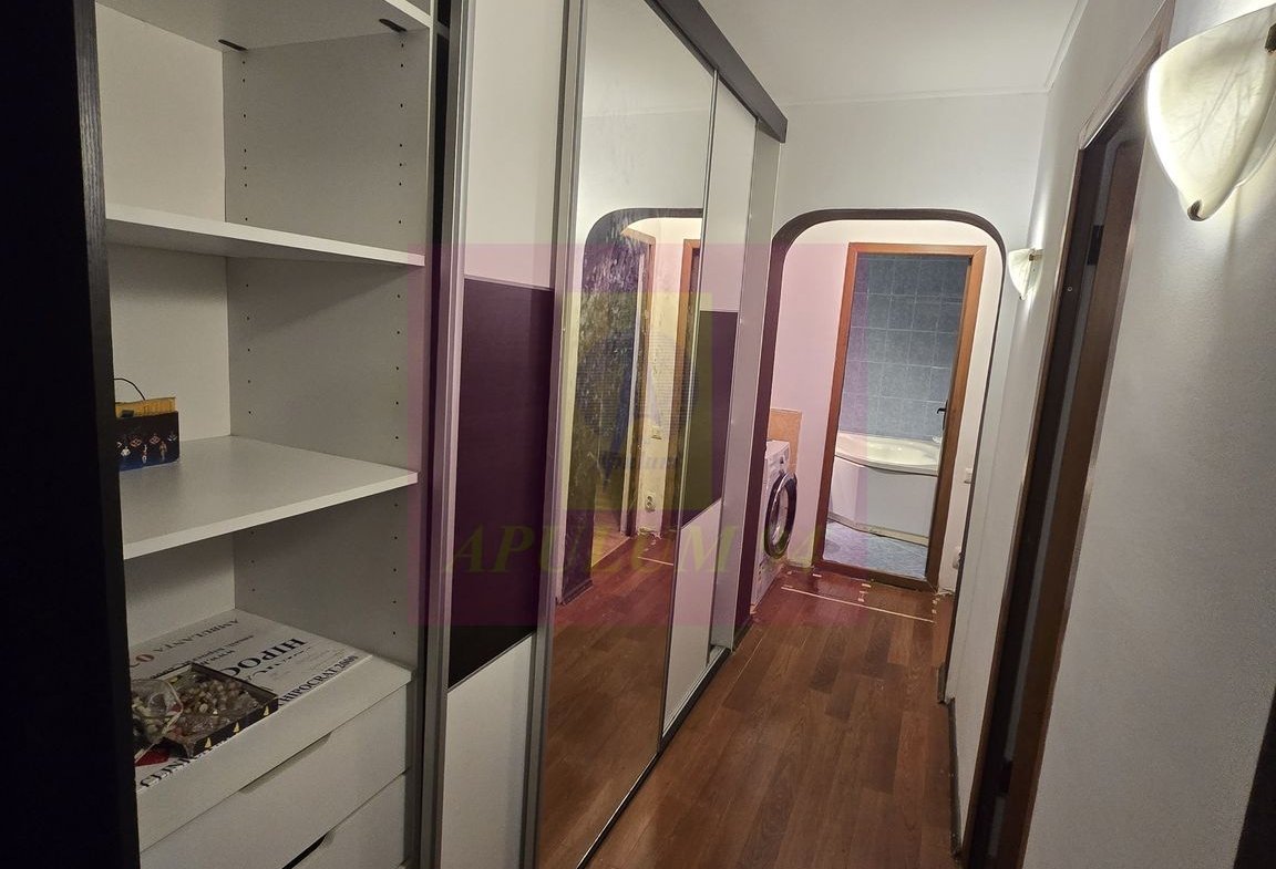 Vanzare 3 camere Titan