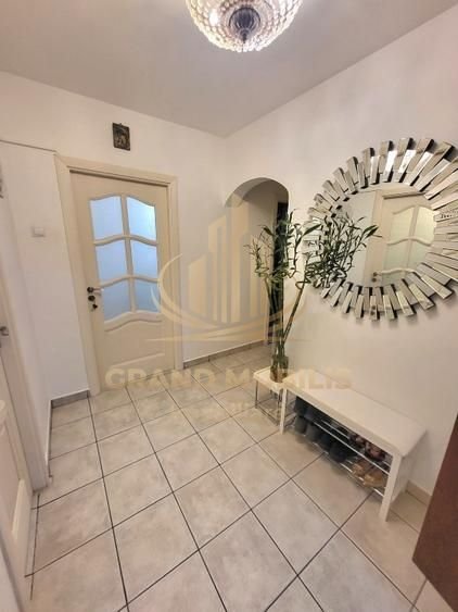 Apartament 4 camere , decomandat,  renovat,centrala proprie,