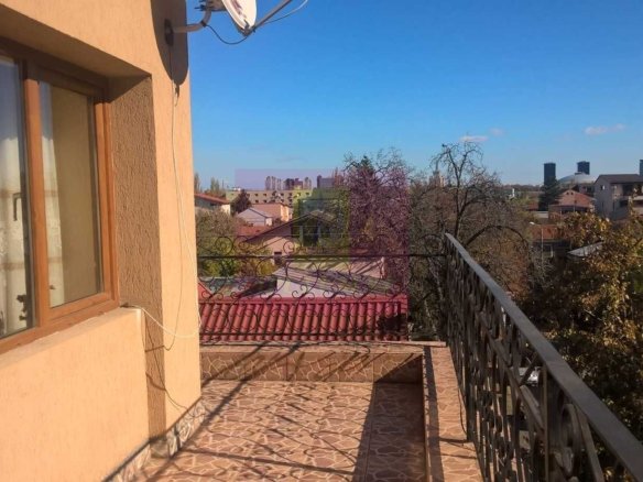 Penthouse cu 3 camere și terasă de 40 mp | Zona 1 Mai – Ion Mihalache