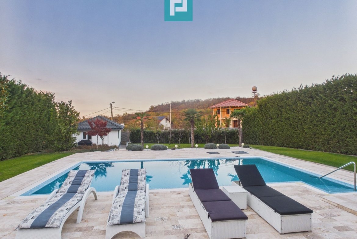 Casă de lux Oncea, piscină, 400 mp