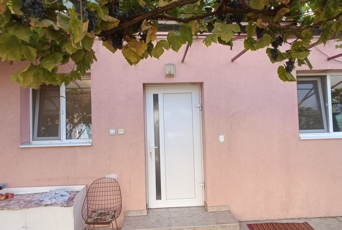 Apartament de închiriat la curte comună chiar în Complexul Studențesc