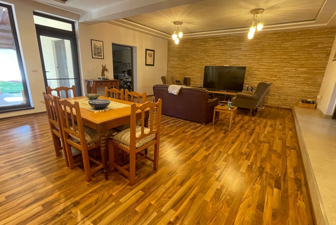 Casa cu teren generos de 750 mp, P+1E in zona Mehala