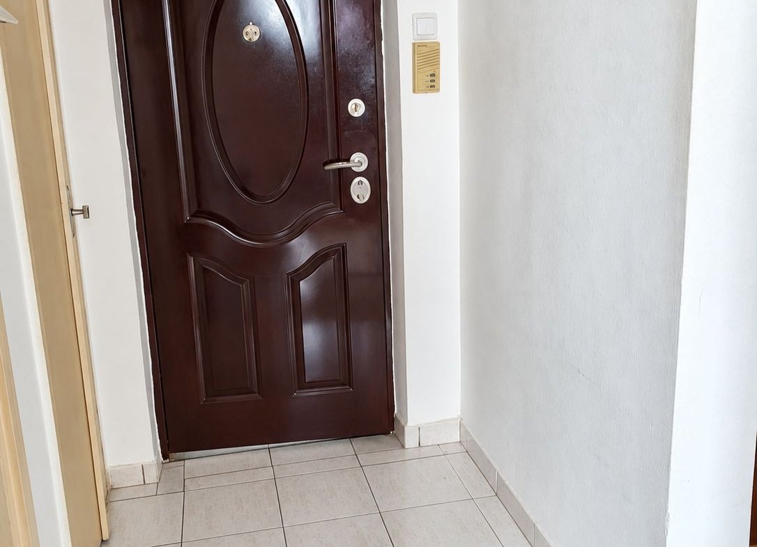 Apartament cu 3 camere decomandate, centrală proprie și logie |
