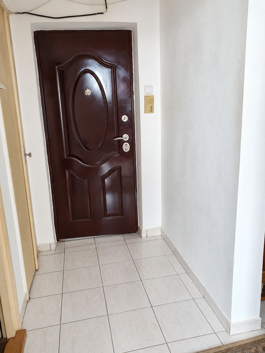 0cae99c8a260458d8bb2c95a16b9d994 Apartament cu 3 camere decomandate, centrală proprie și logie |