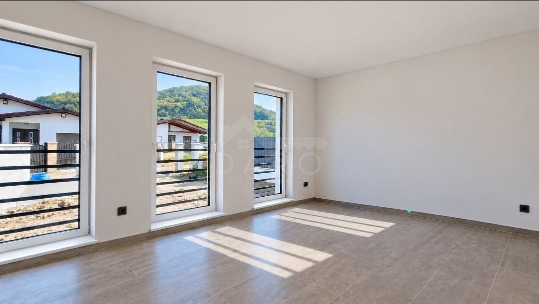 Casă cuplată absolut la cheie