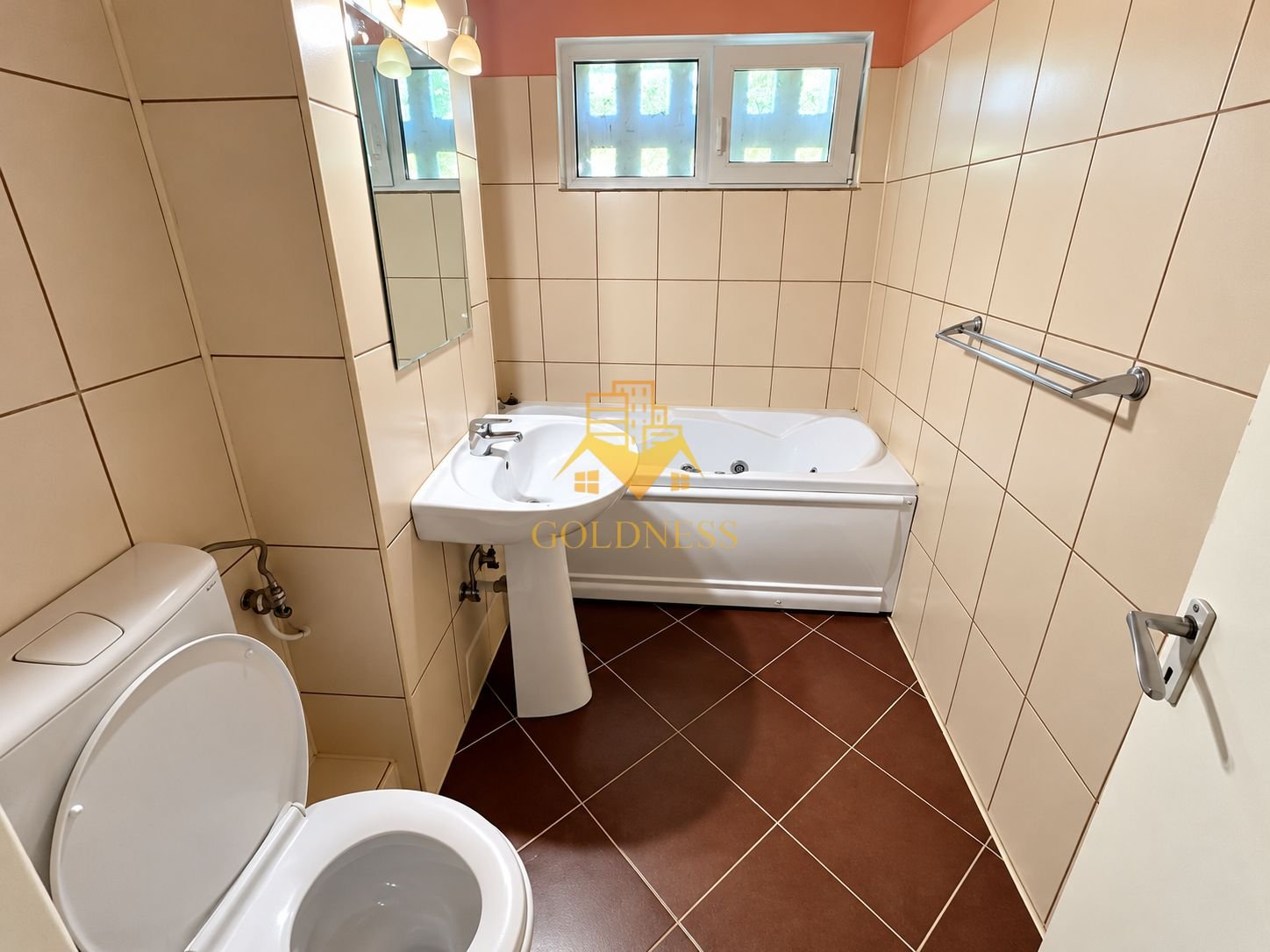 0d295cc44a3a4c5a9109da1825f1f6bd 3 camere, Cartierul Gheorgheni, Politia Albac, Hotel Royal,Zona Albini