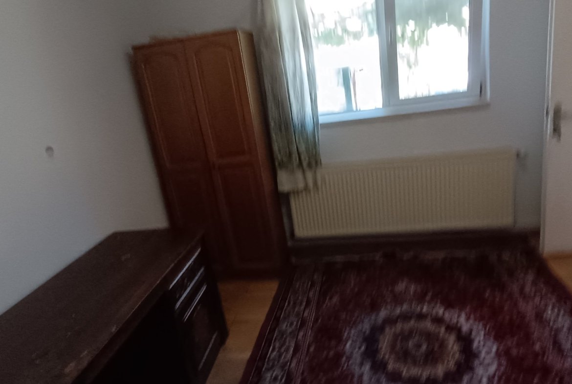 Apartament de închiriat la curte comună chiar în Complexul Studențesc