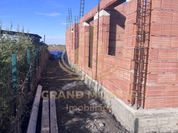Duplex Săcălaz, 85 mp utili, teren 293 mp, 3 dormitoare, terasă 21 mp