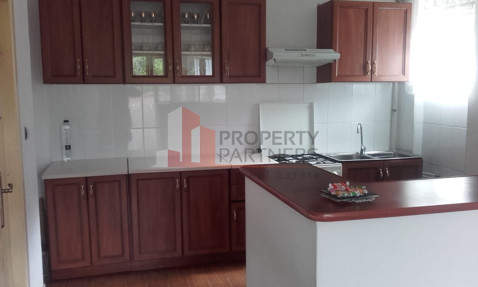 Apartament 3 camere, Bd. Carol I, vizavi de Hotel Montana, centrul Sinaiei