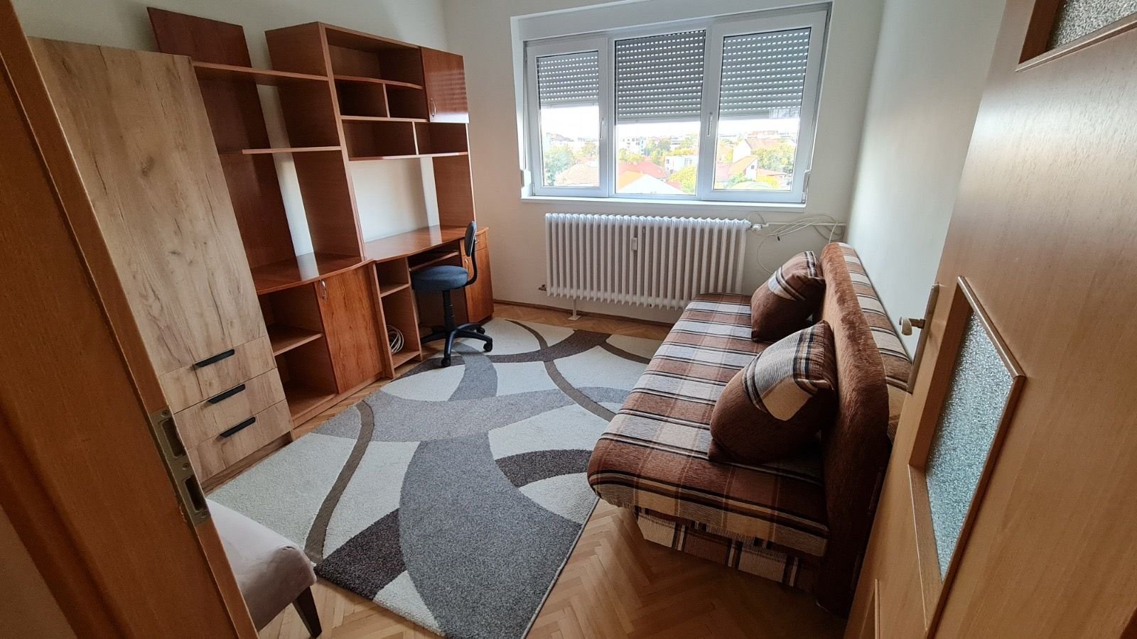1010187755c44f6c857354557c64f40e Apartament 3 camere | 65 mp | Centrală proprie | Boxă CF | Zona Olimpi