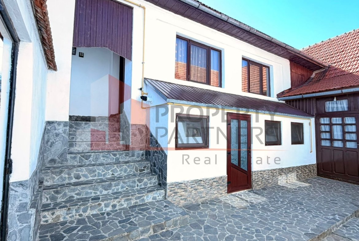 Casă tradițională cu 1800 mp teren  în Sohodol, Bran | Priveliște superba