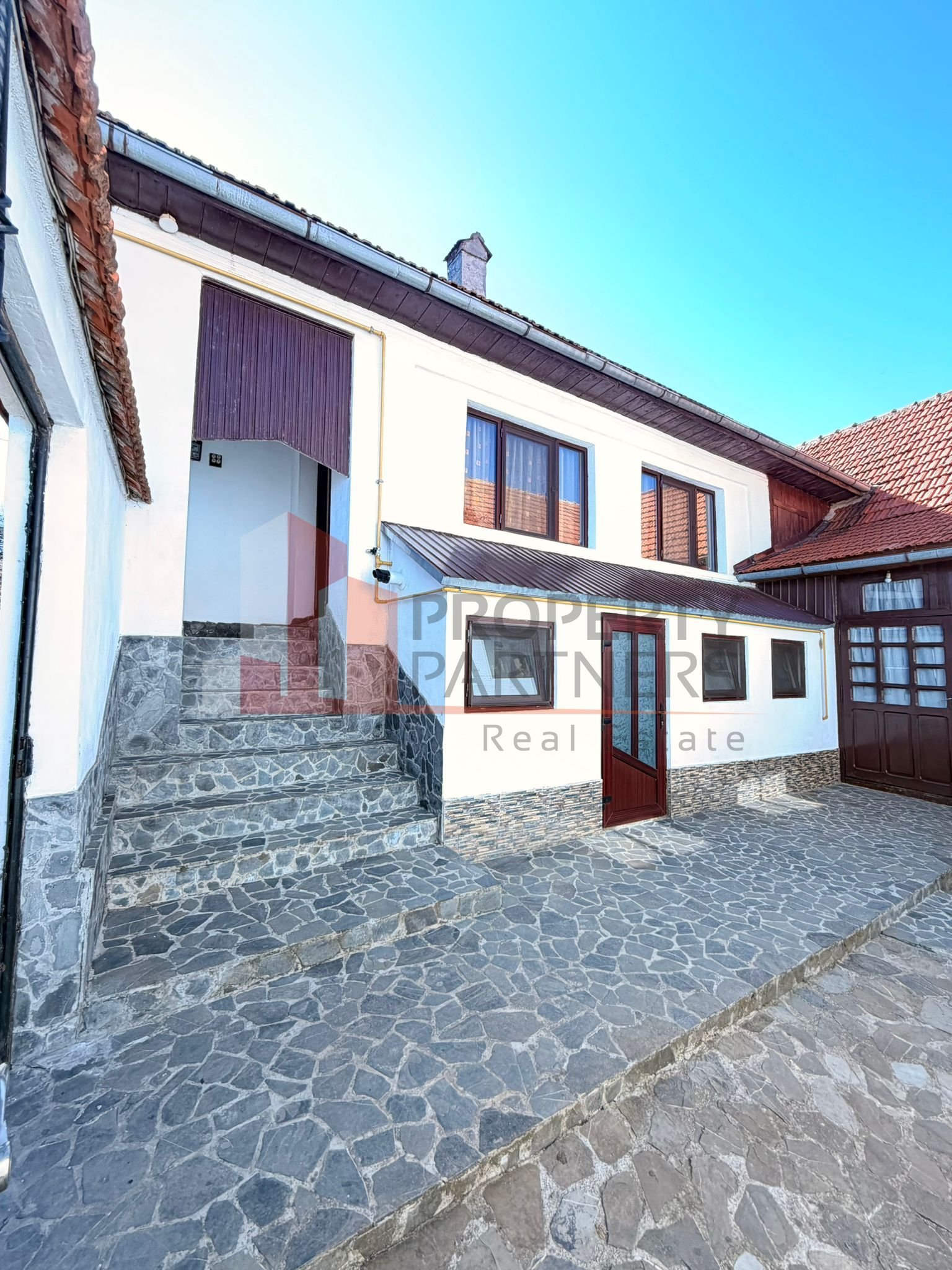 Casă tradițională cu 1800 mp teren  în Sohodol, Bran | Priveliște superba