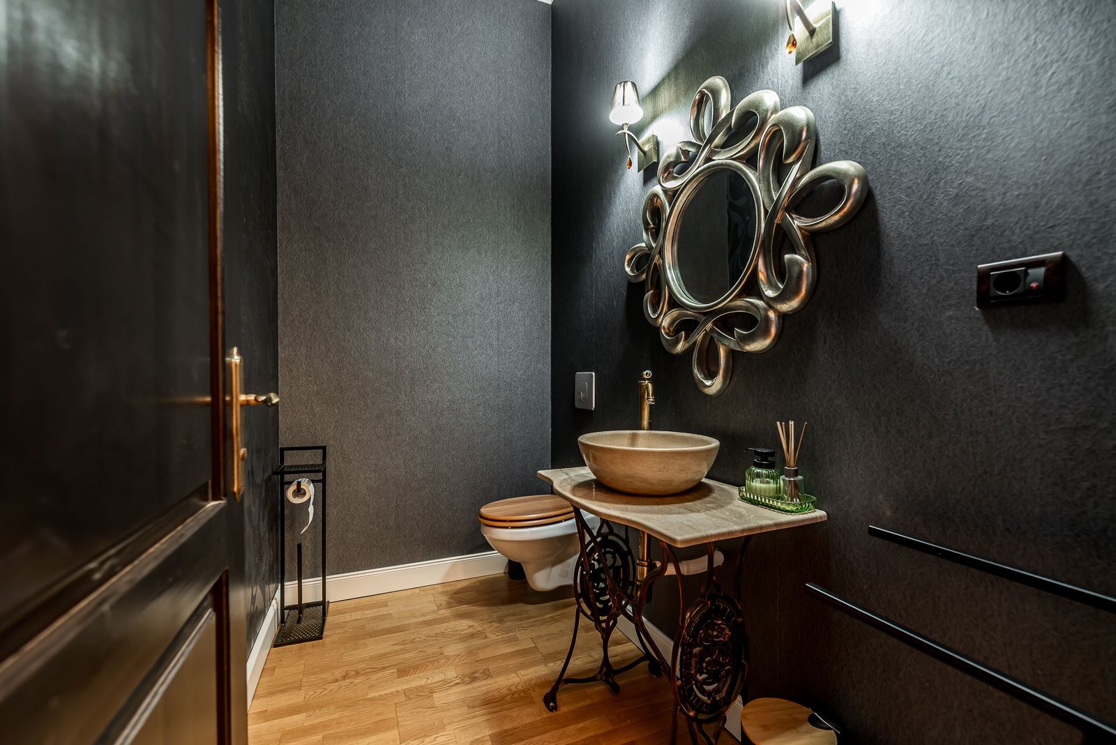 137fa4b6e45d45dfa62bb1bba9c75043 Apartament cu personalitate, pentru cei care apreciază eleganța.