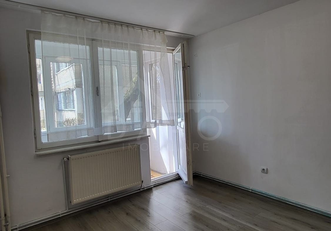 Apartament 3 camere de vânzare