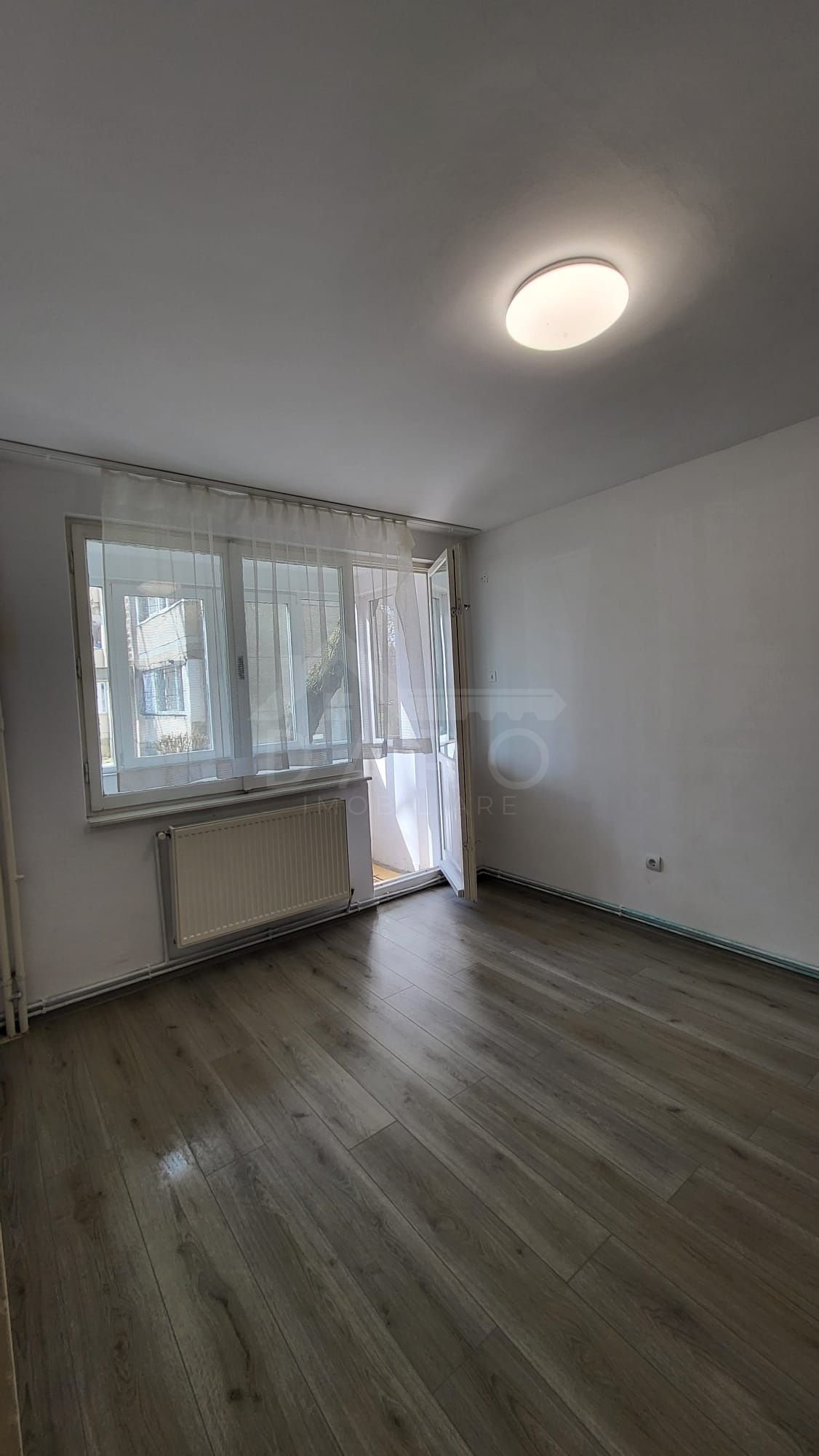 16d4de9b0d3a44028c16251ee3b9fa5c Apartament 3 camere de vânzare