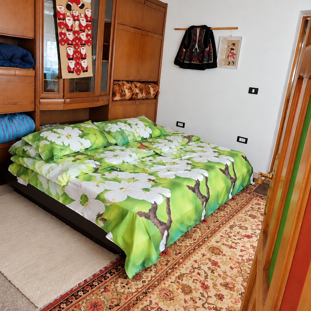 1a3d86c7e9944e6ca0f938862d7cbbf4 Casă cu grădină, saună și ciubăr în Băile Herculane | 2 zone de locuit