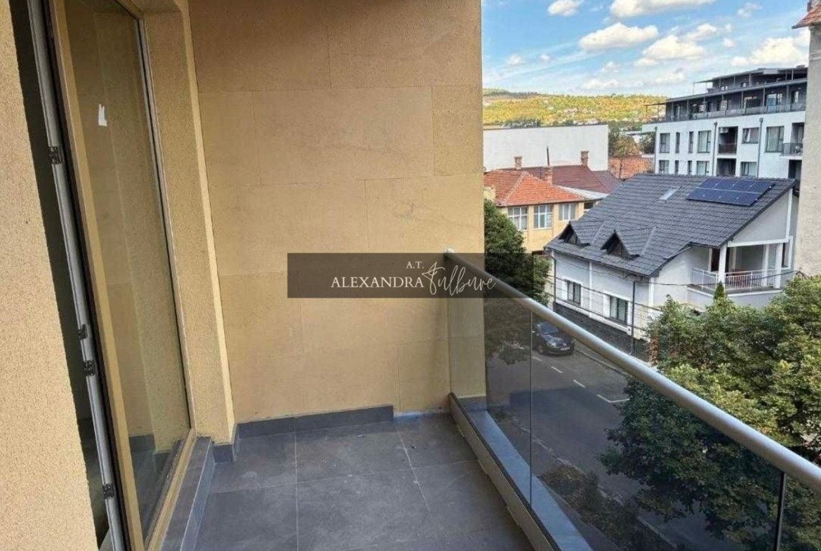 Apartament decomandat | 3 camere | 2 băi |M. Viteazul