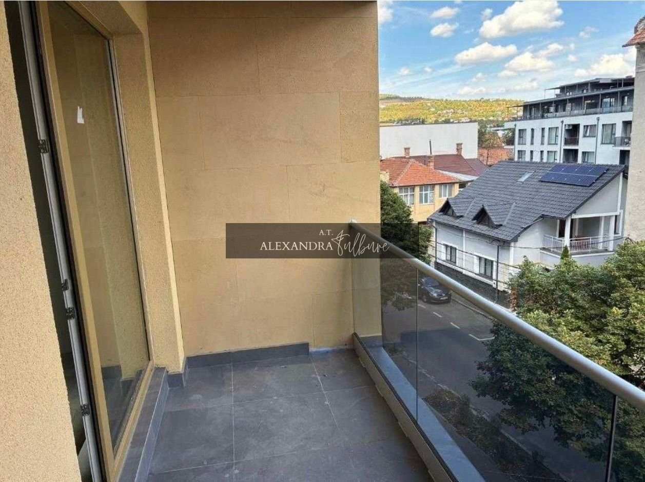Apartament decomandat | 3 camere | 2 băi |M. Viteazul