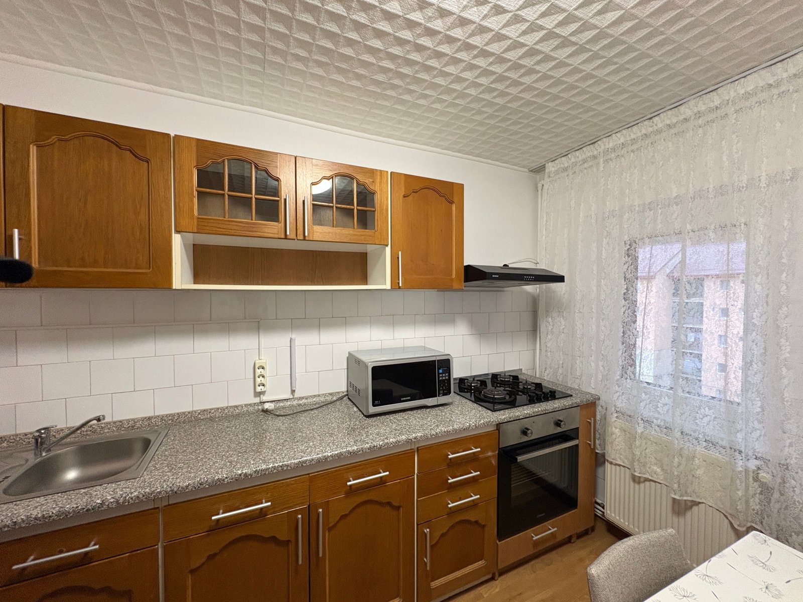 1c51ba1de47740c0b15c75d8cb93f6f1 Apartament cu trei camere cartier Racadau
