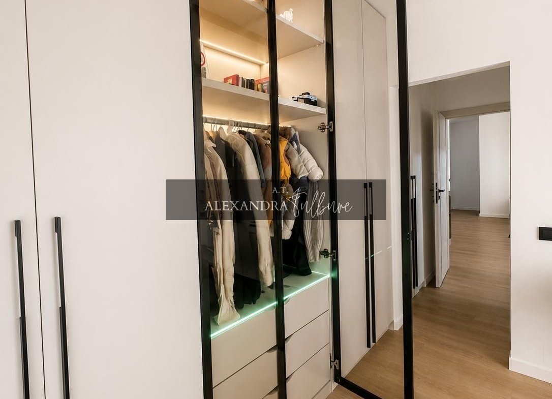 Apartament 3 camere, 2 bai, 75 mp, terasa 82 mp, garaj