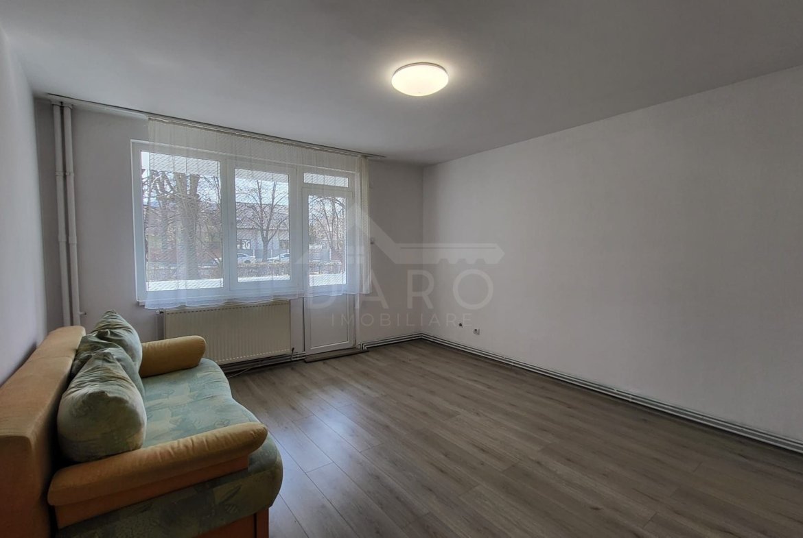 Apartament 3 camere de vânzare