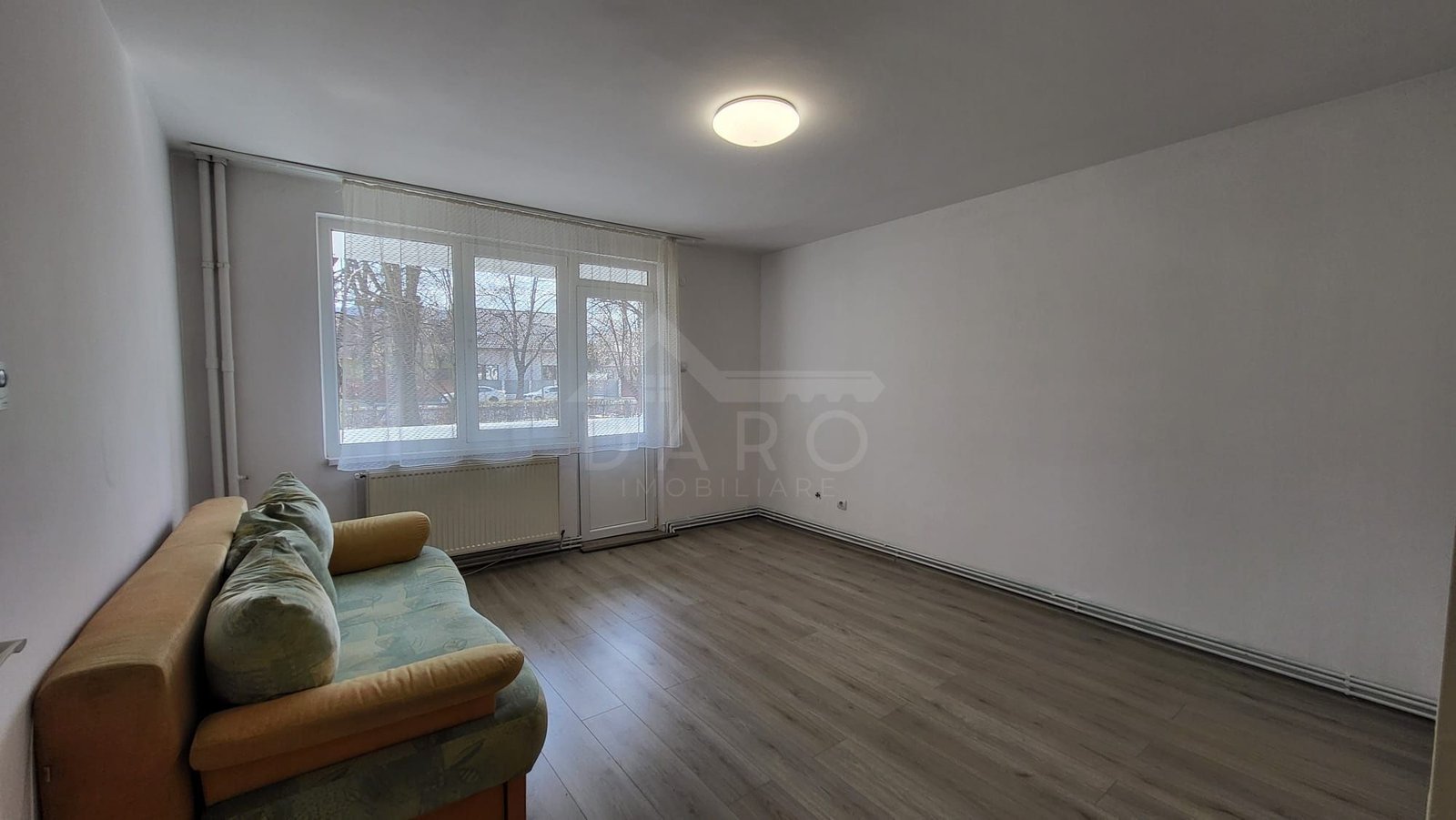 1cf0162c9130437f9434a98a2edba3e8 Apartament 3 camere de vânzare