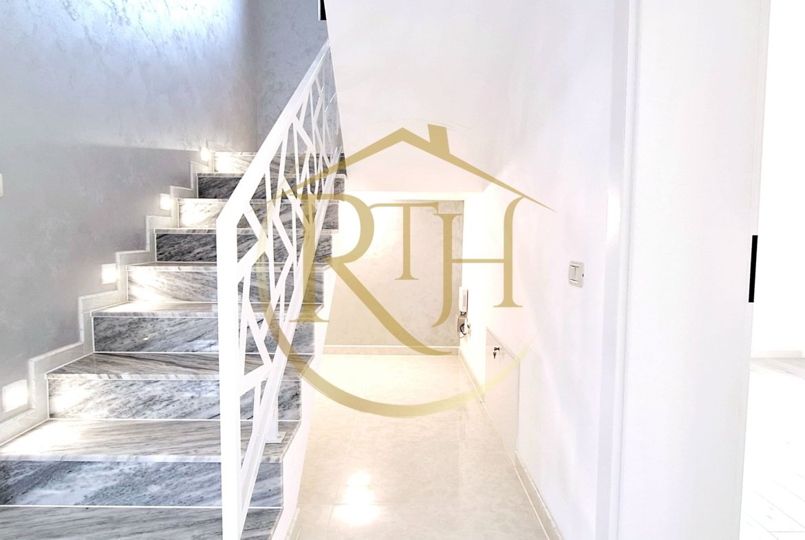 Oferim spre vanzare casa deosebita, cu 5 camere, Giroc, zona Centrala
