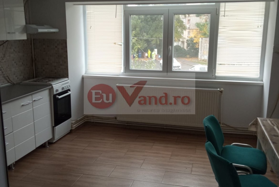 De inchiriat apartament cu 3 camere ICF, langa Scoala nr. 12, parter, 500 E